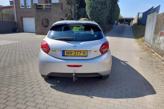 Peugeot 208 (2017) thumbnail 6