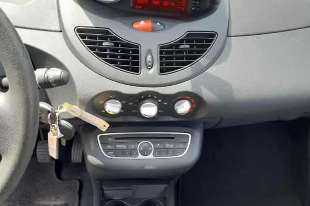 Renault Twingo (2011) thumbnail 2