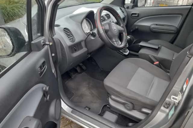 Opel Agila (2011) thumbnail 3