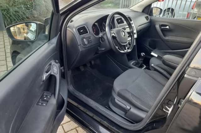 Volkswagen Polo (2016) thumbnail 3