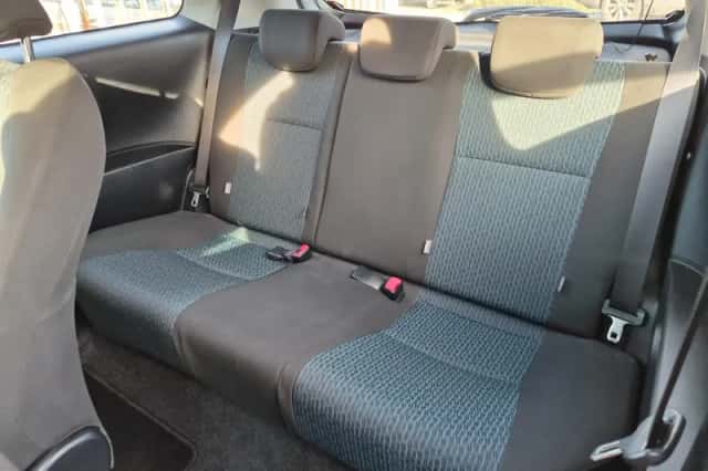 Toyota Yaris (2012) thumbnail 3