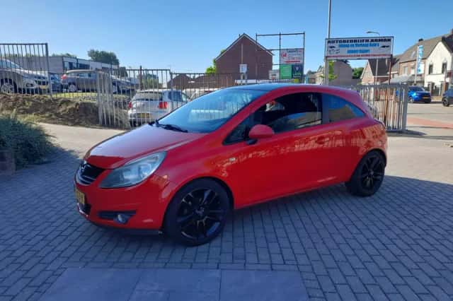 Opel Corsa (2010) thumbnail 1