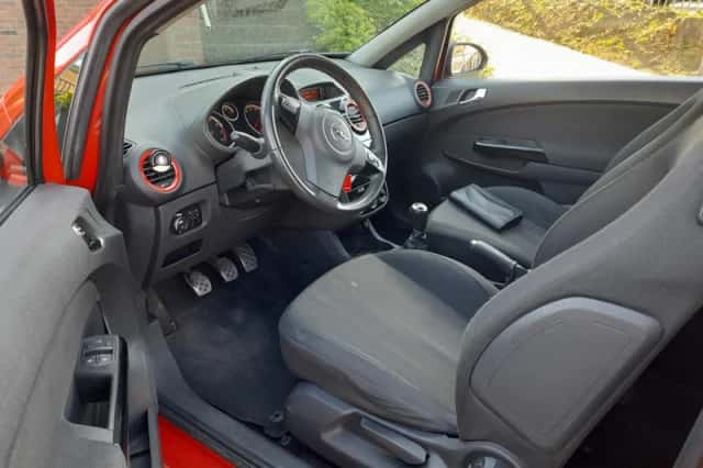 Opel Corsa (2010) thumbnail 3