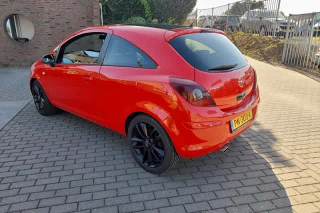 Opel Corsa (2010) thumbnail 4