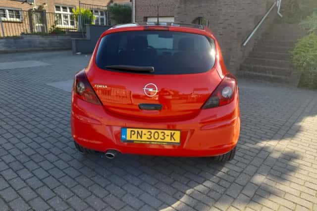Opel Corsa (2010) thumbnail 5