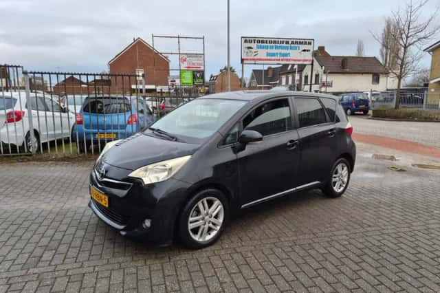 Toyota Verso (2011) thumbnail 1