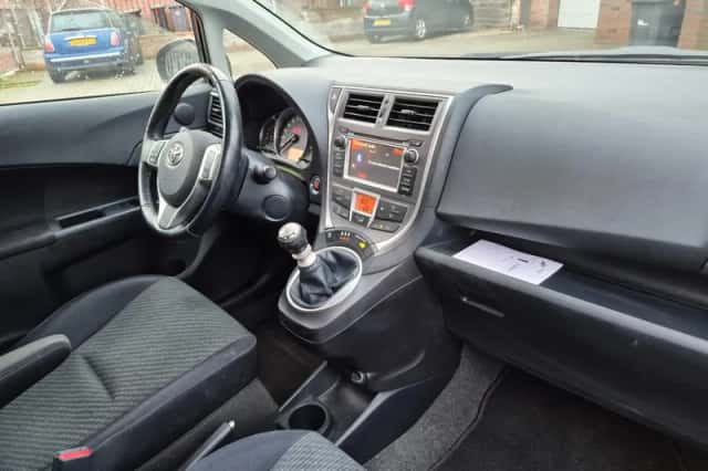 Toyota Verso (2011) thumbnail 4