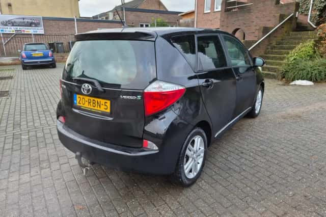 Toyota Verso (2011) thumbnail 5