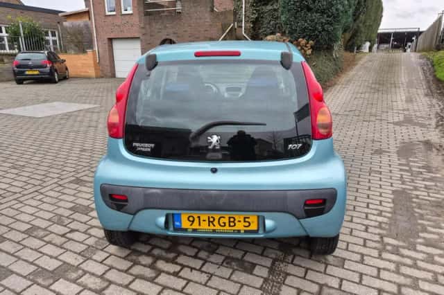 Peugeot 107 (2011) thumbnail 4