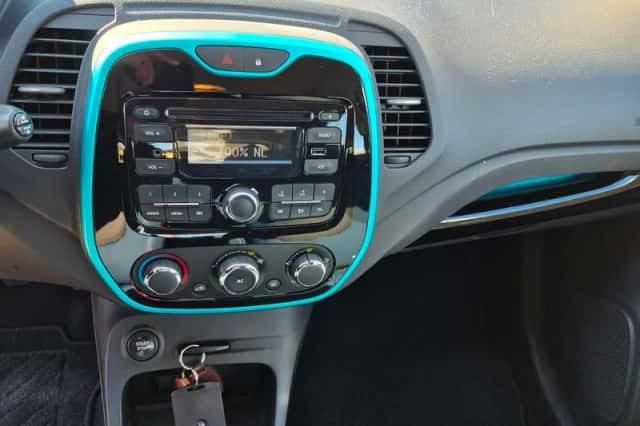 Renault Captur (2013) thumbnail 2