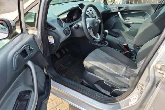 Ford Fiesta (2009) thumbnail 3
