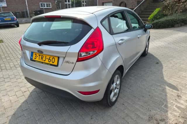 Ford Fiesta (2009) thumbnail 5