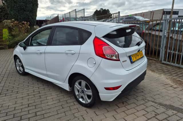 Ford Fiesta (2014) thumbnail 5
