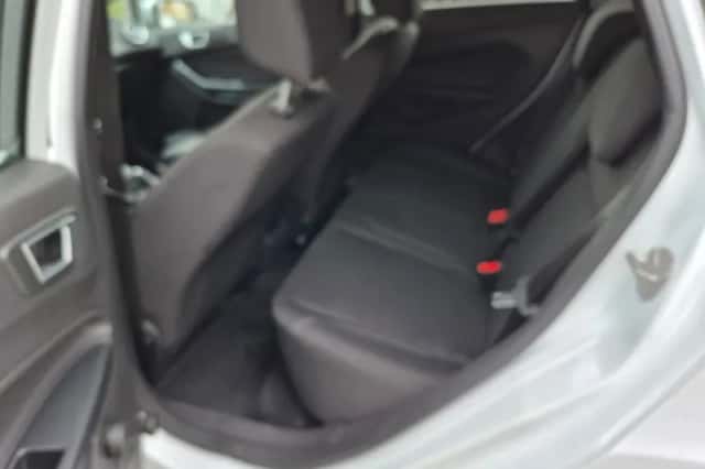 Ford Fiesta (2014) thumbnail 6