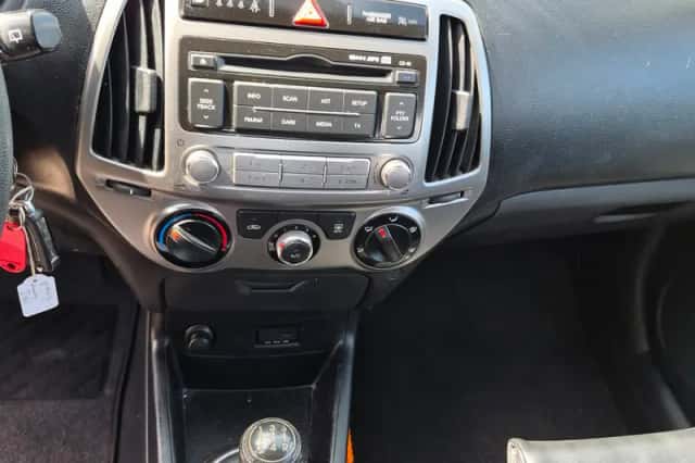 Hyundai i20 (2012) thumbnail 2