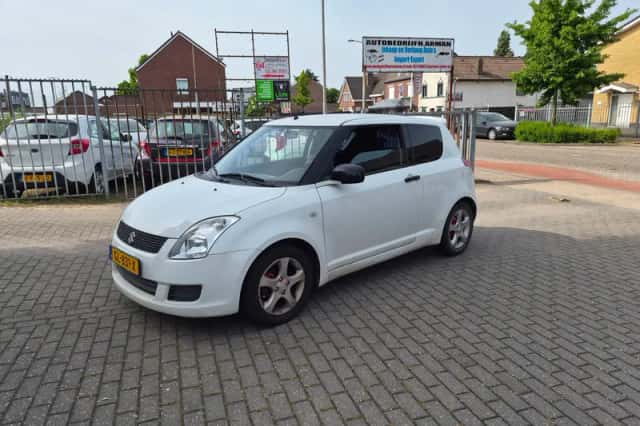 Suzuki Swift (2010) thumbnail 1