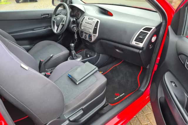 Hyundai i20 (2009) thumbnail 2