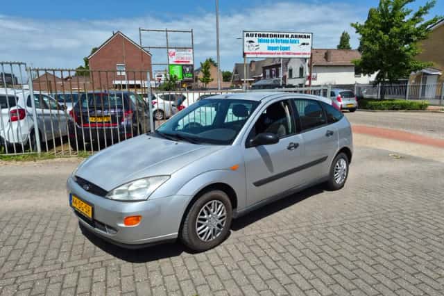 Ford Focus (1999) thumbnail 1