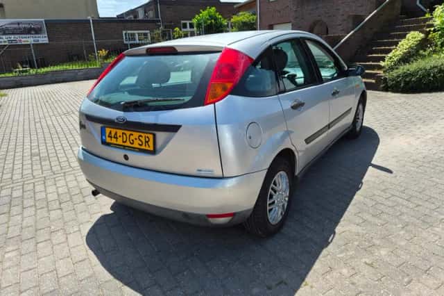 Ford Focus (1999) thumbnail 5