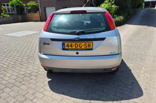 Ford Focus (1999) thumbnail 6