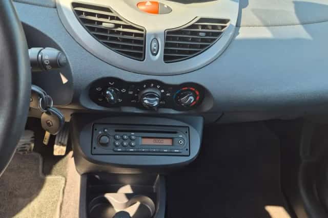 Renault Twingo (2010) thumbnail 2