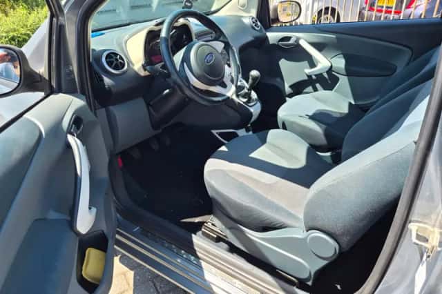 Ford Ka (2010) thumbnail 3