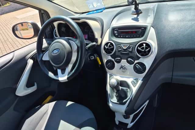 Ford Ka (2010) thumbnail 5