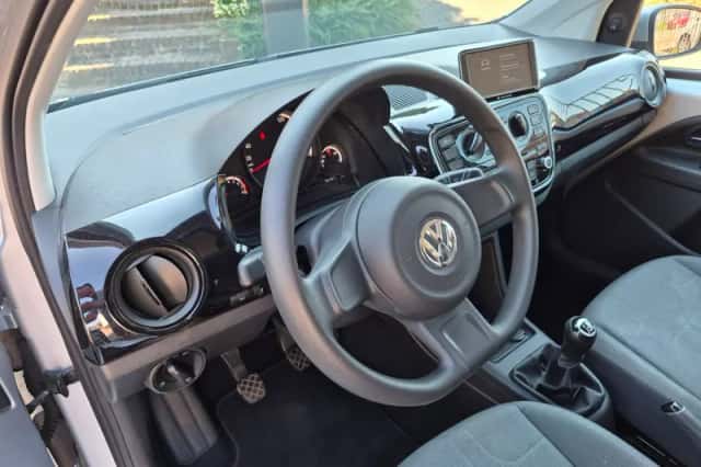 Volkswagen Up! (2012) thumbnail 3