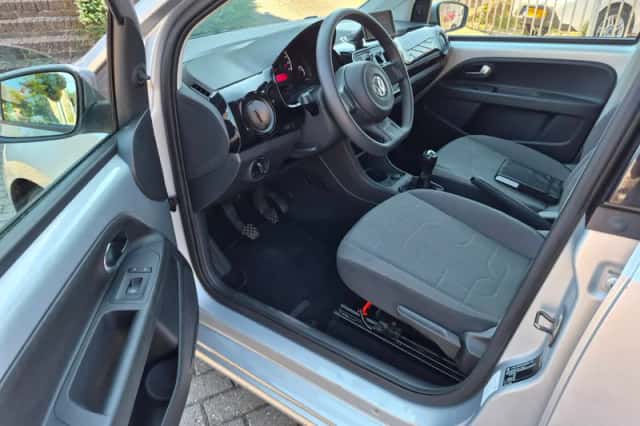 Volkswagen Up! (2012) thumbnail 4