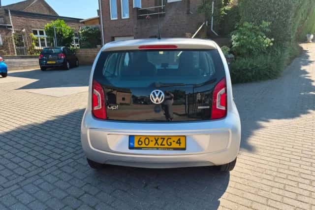 Volkswagen Up! (2012) thumbnail 5