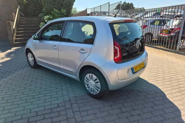 Volkswagen Up! (2012) thumbnail 6