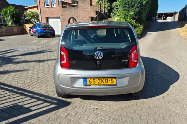 Volkswagen Up! (2013) thumbnail 4