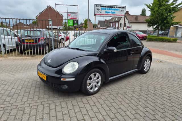 Volkswagen New Beetle (2008) thumbnail 1