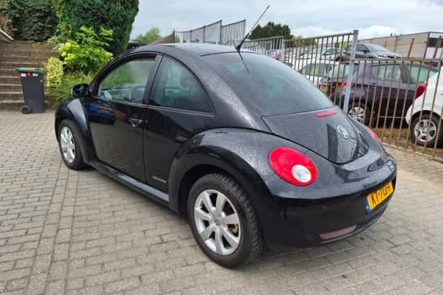 Volkswagen New Beetle (2008) thumbnail 5