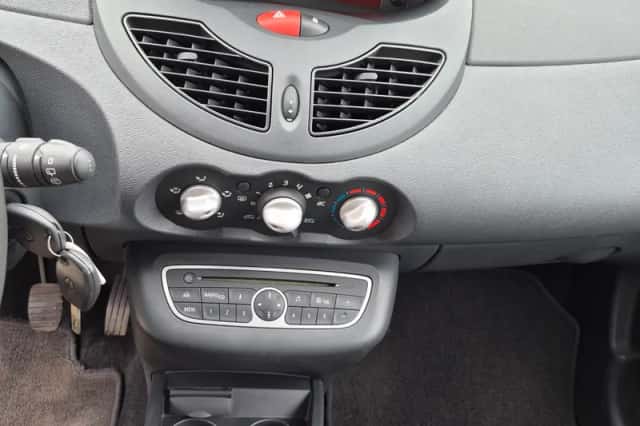 Renault Twingo (2011) thumbnail 2