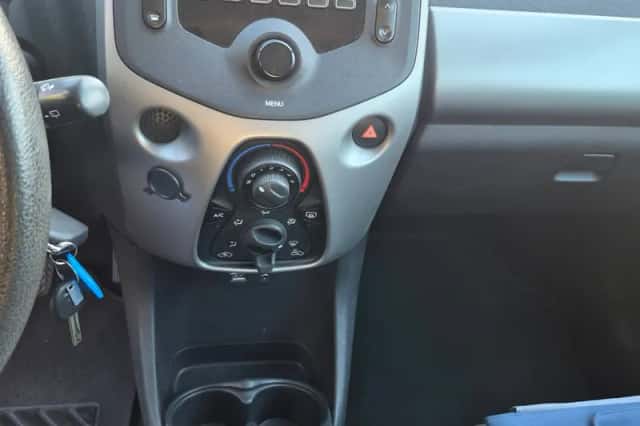 Peugeot 108 (2015) thumbnail 2