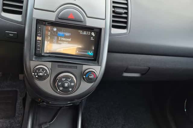 Kia Soul (2010) thumbnail 2