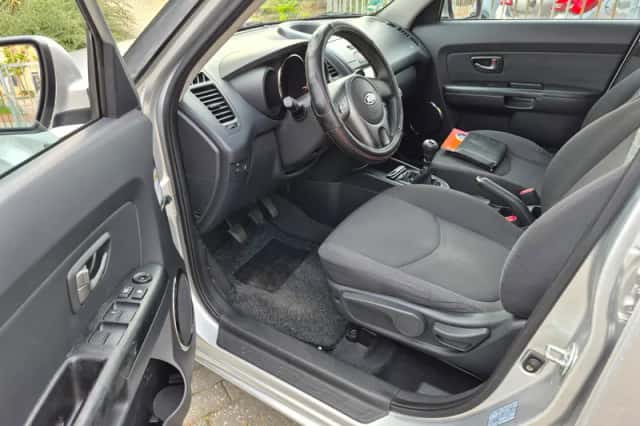 Kia Soul (2010) thumbnail 3