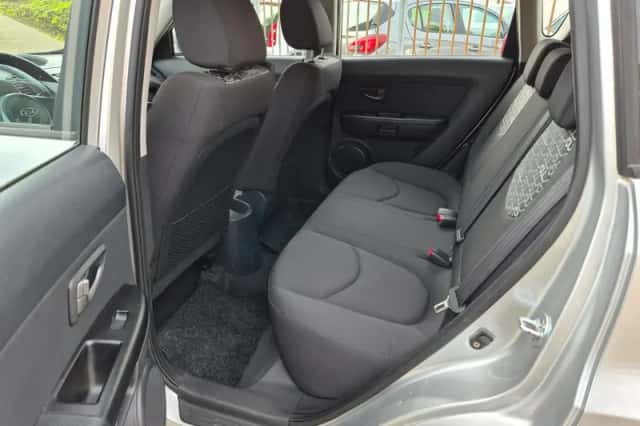 Kia Soul (2010) thumbnail 4