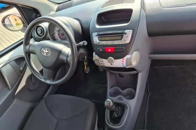 Toyota Aygo (2011) thumbnail 5