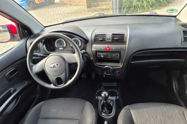 Kia Picanto (2010) thumbnail 3