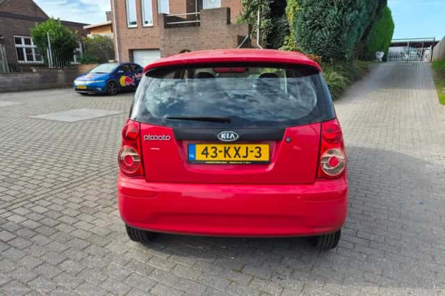 Kia Picanto (2010) thumbnail 5