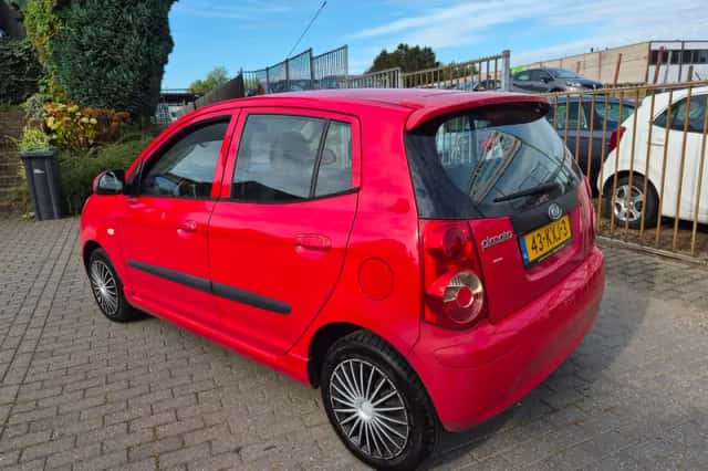 Kia Picanto (2010) thumbnail 6