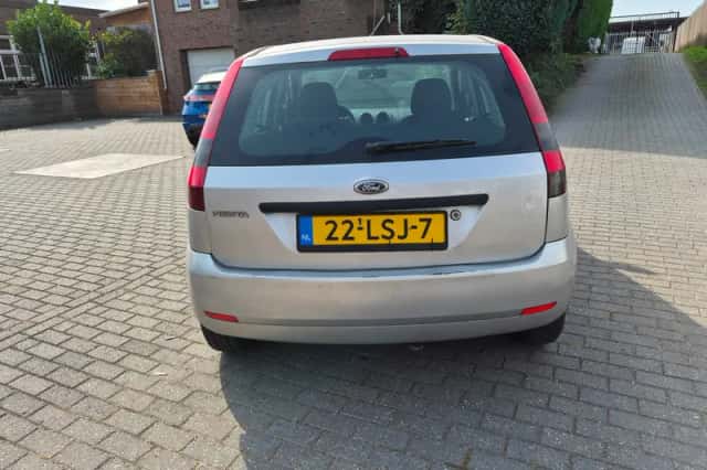 Ford Fiesta (2004) thumbnail 6