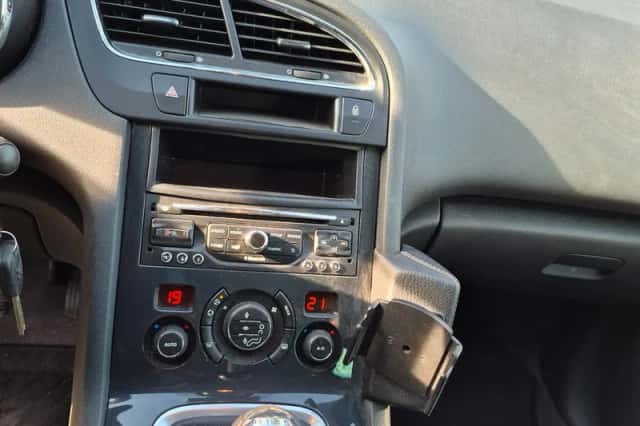 Peugeot 5008 (2013) thumbnail 2