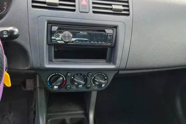Suzuki Swift (2007) thumbnail 2