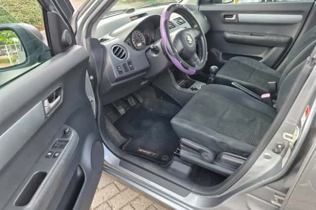 Suzuki Swift (2007) thumbnail 3