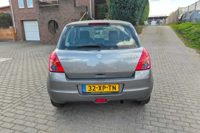 Suzuki Swift (2007) thumbnail 6