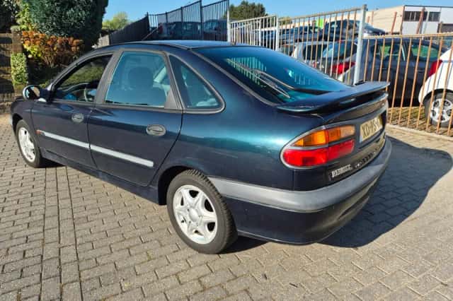Renault Laguna (1998) thumbnail 4