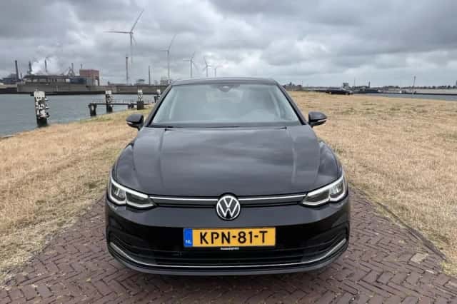Volkswagen Golf (2022) thumbnail 2